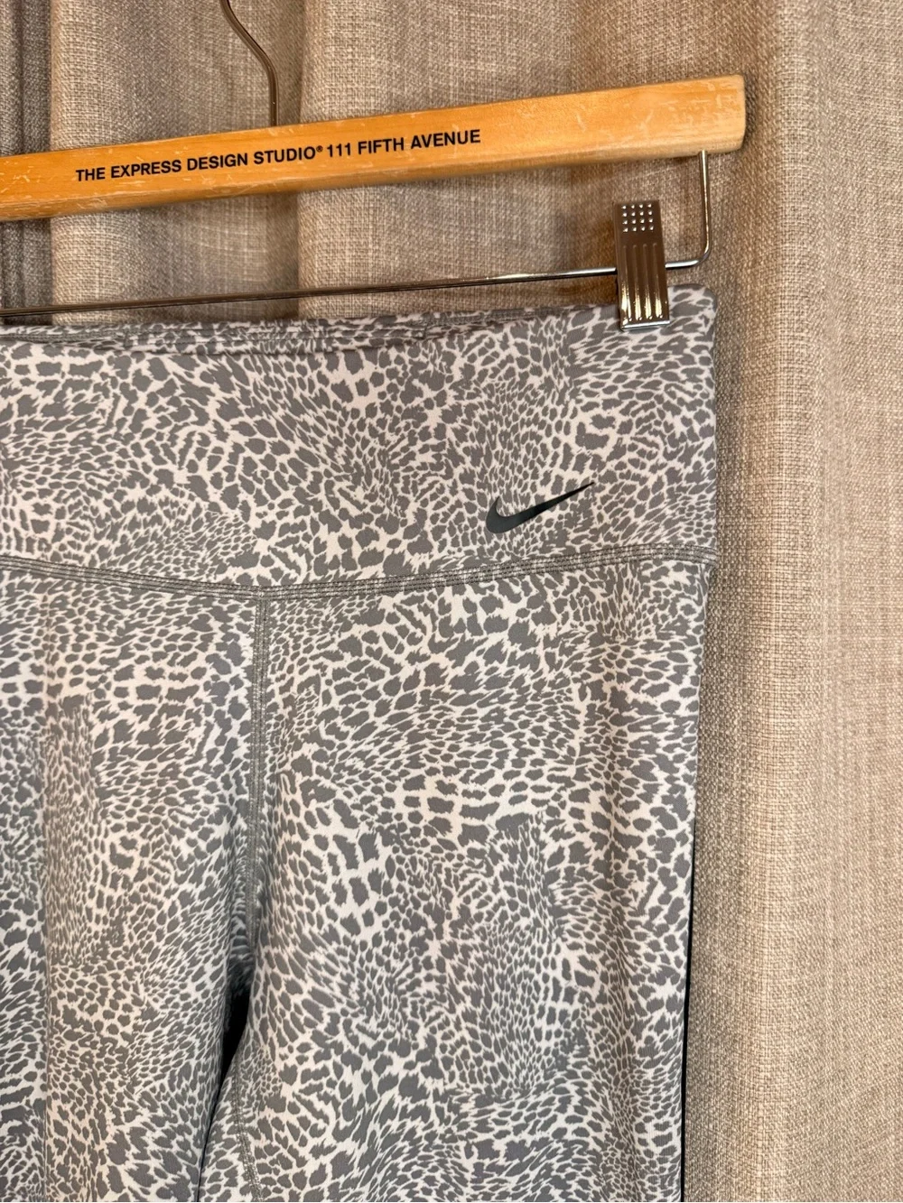 Nike One Dri-FIT Leopard Print 7/8 Leggings Gray Animal Small